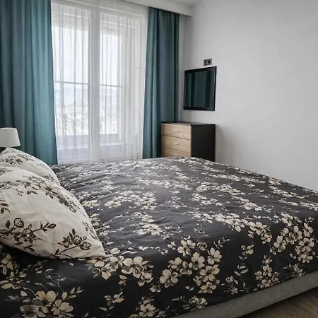 The Luxe Premier 아파트