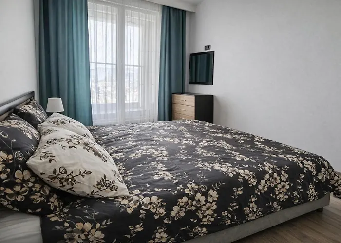 The Luxe Premier 아파트